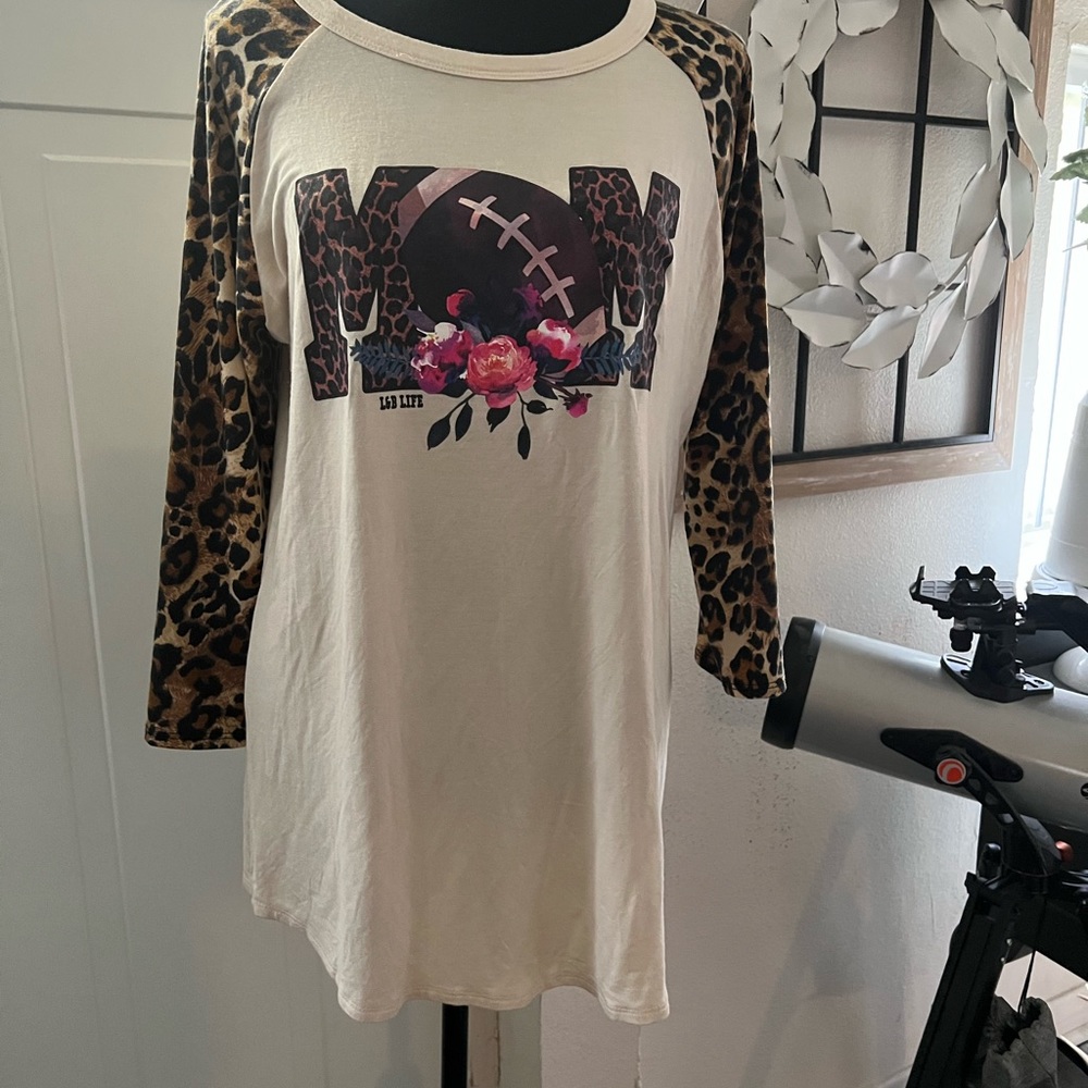 Football Mom jersey T-shirt Ladies Size Medium Never worn
